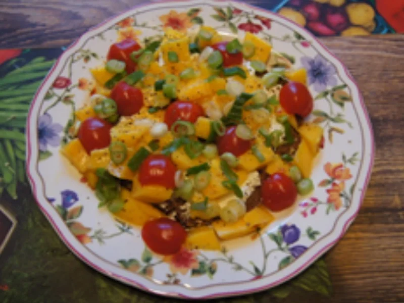 Vollkornbrot mit Rispentomaten und Mango - Rezept - Bild Nr. 2