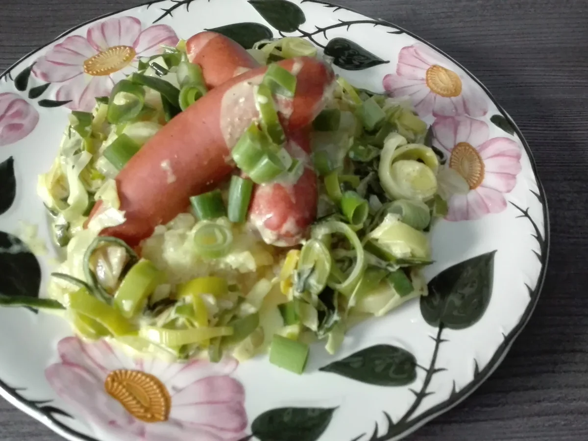 Kartoffelbrei mit Porree-Gemüse und Bockwurst - Rezept - Bild Nr. 13777