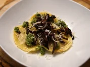 Kürbisravioli mit Pesto und Knuspereffekt - Rezept - Bild Nr. 2