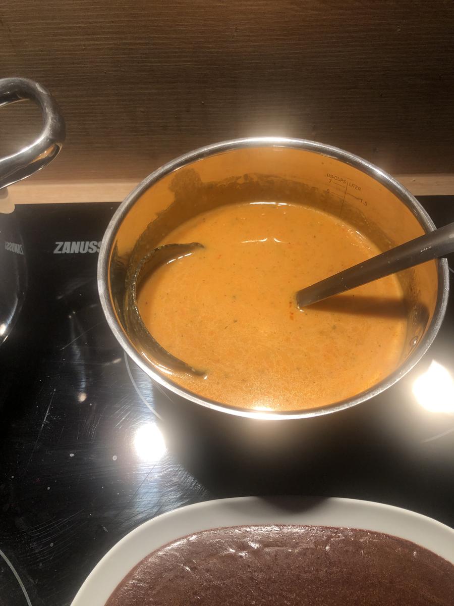 Pikante Paprikacreme-Suppe mit White Tiger Garnelen - Rezept - Bild Nr. 2