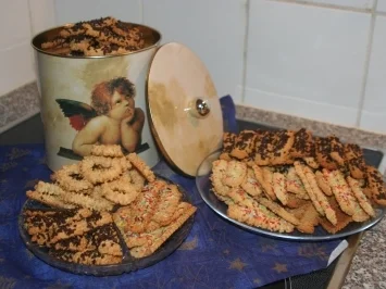 Rezept: durchgedrehte kekse / spritzgebäck durchgedrehte kekse / spritzgebäck - Rezept