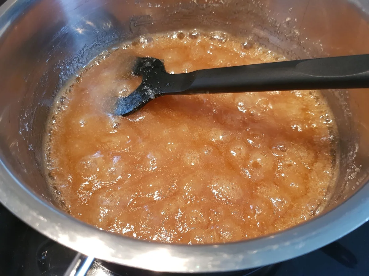 Knusper-Karamell-Ostereier mit Minz-Schoko-Deko - Rezept - Bild Nr. 13792