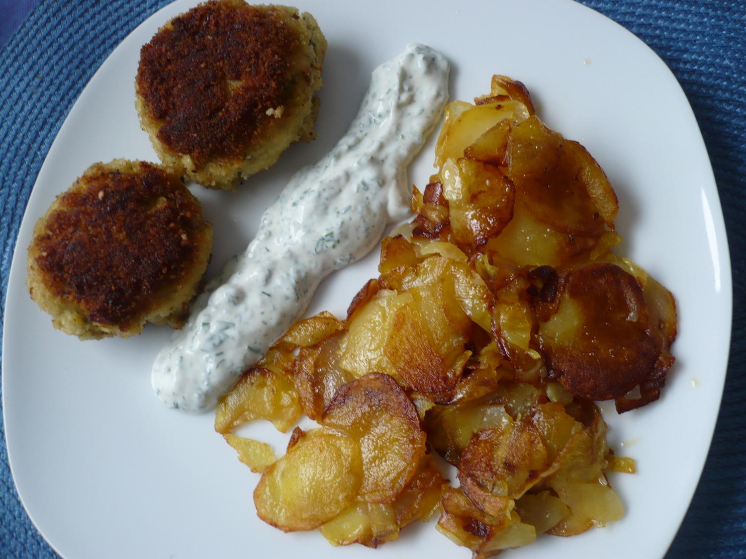 Fischfrikadellen mit Dip &amp;quot;a la Remoulade &amp;quot; - Rezept mit Bild - kochbar.de