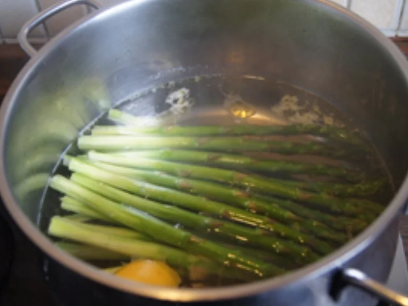 Rotbarschfilet mit grünen Spargel und Petersilien-Kartoffeln - Rezept - Bild Nr. 7
