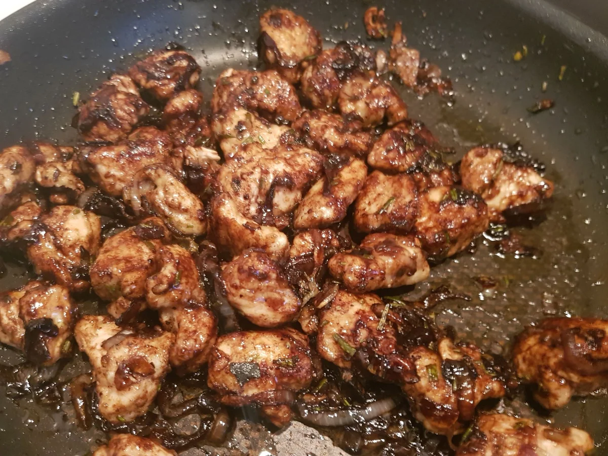 Rezept: Putengeschnetzeltes mit Aceto-Balsamico, mediterran Bild Nr. 13793 Putengeschnetzeltes mit Aceto-Balsamico, mediterran - Rezept - Bild Nr. 13793