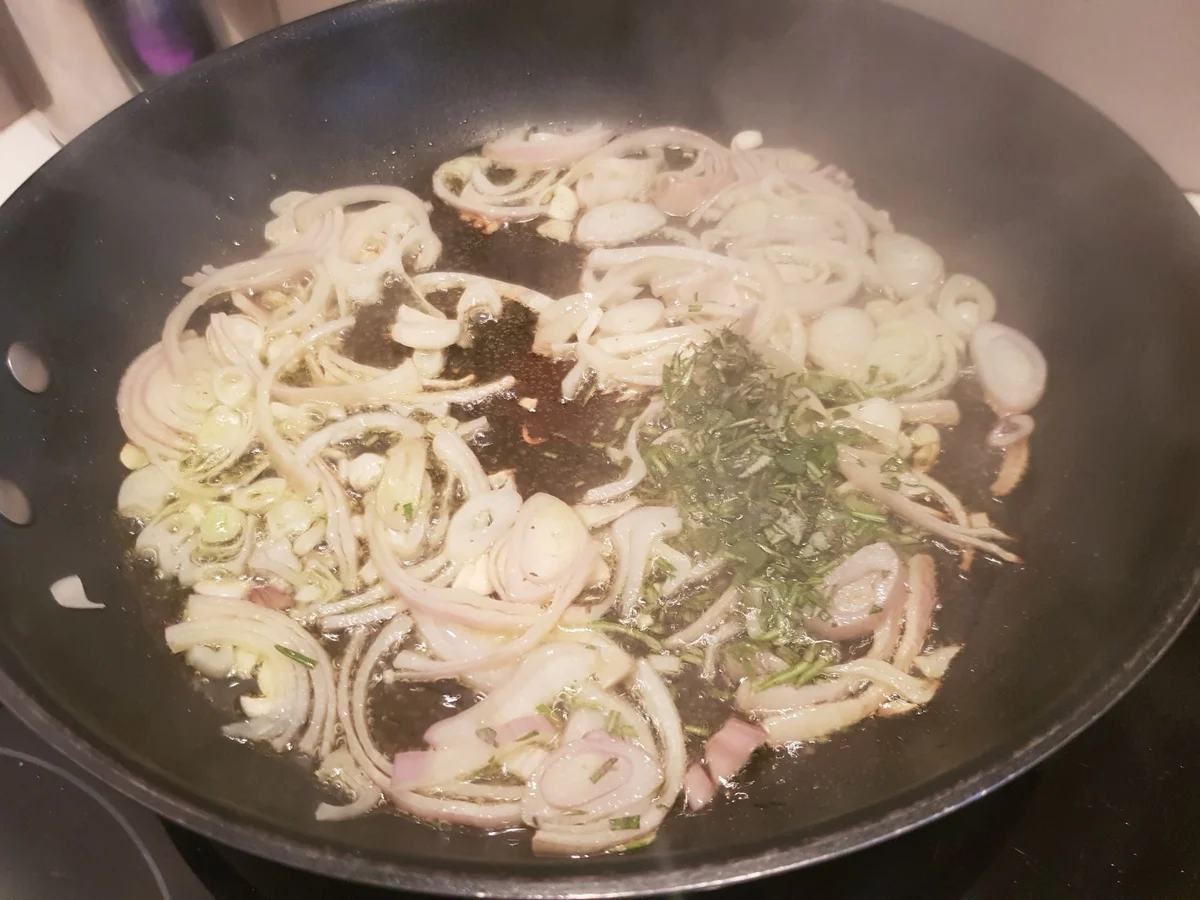 Rezept: Putengeschnetzeltes mit Aceto-Balsamico, mediterran Bild Nr. 13797 Putengeschnetzeltes mit Aceto-Balsamico, mediterran - Rezept - Bild Nr. 13797