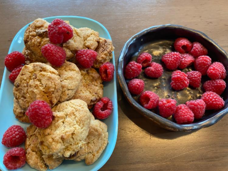 Schnelle Cookies mit weißer Schokolade - Rezept - kochbar.de