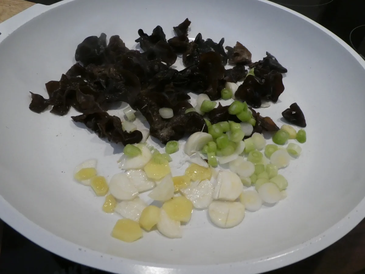 Rezept: Gebratene Asia-Nudeln mit Pilzen Bild Nr. 13800 Gebratene Asia-Nudeln mit Pilzen - Rezept - Bild Nr. 13800