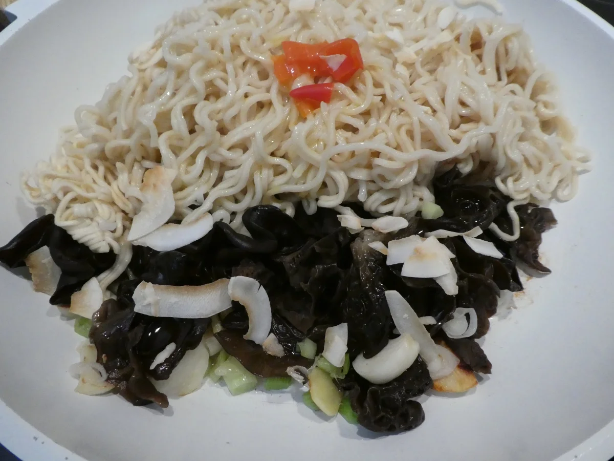 Rezept: Gebratene Asia-Nudeln mit Pilzen Bild Nr. 13801 Gebratene Asia-Nudeln mit Pilzen - Rezept - Bild Nr. 13801