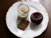 Dreierlei fluffig-erdender Bohnenbrownie mit winterlicher Schneecreme - Rezept - Bild Nr. 13796