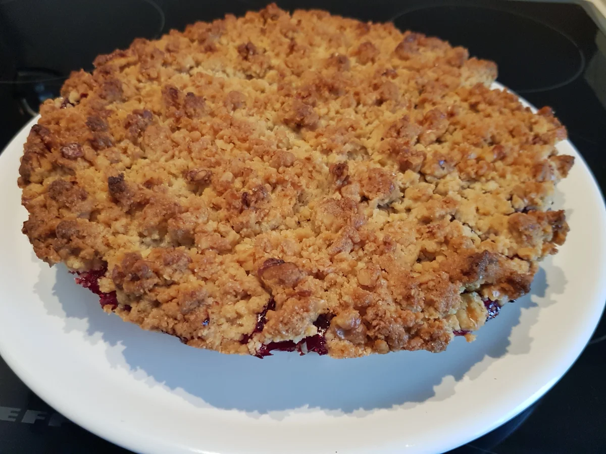 Knusperstreusel-Tarte mit Rum-Kirsch-Füllung - Rezept - Bild Nr. 13798