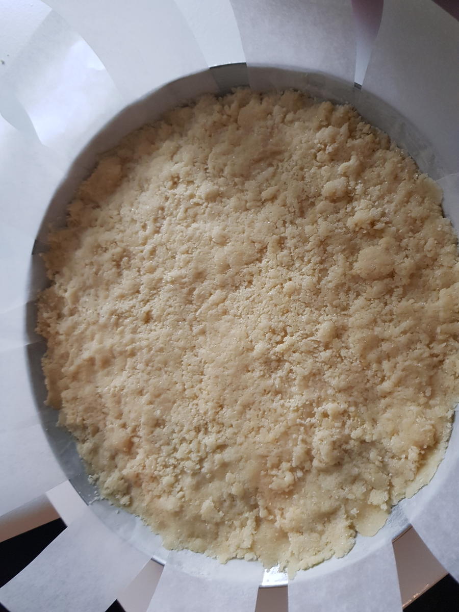 Knusperstreusel-Tarte mit Rum-Kirsch-Füllung - Rezept - Bild Nr. 13802