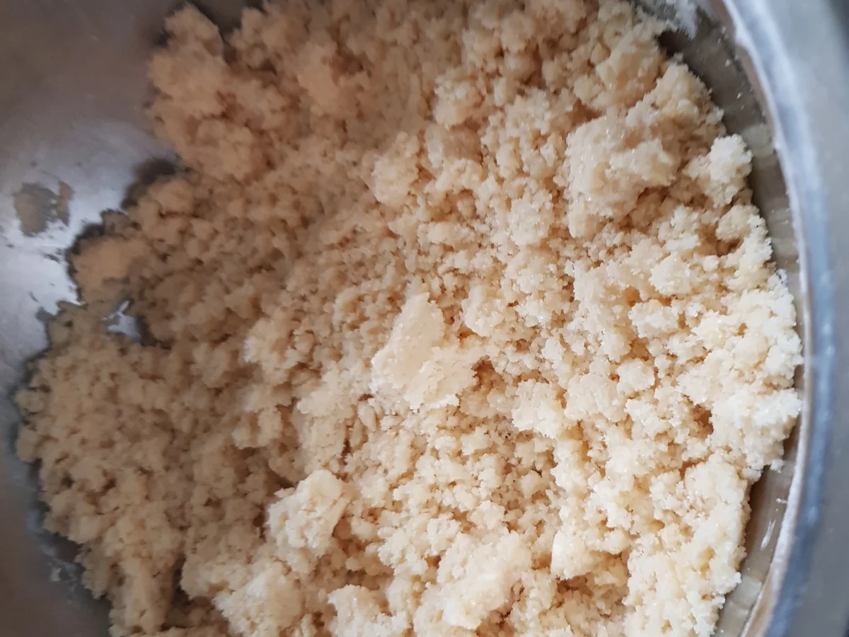 Knusperstreusel-Tarte mit Rum-Kirsch-Füllung - Rezept - Bild Nr. 13803