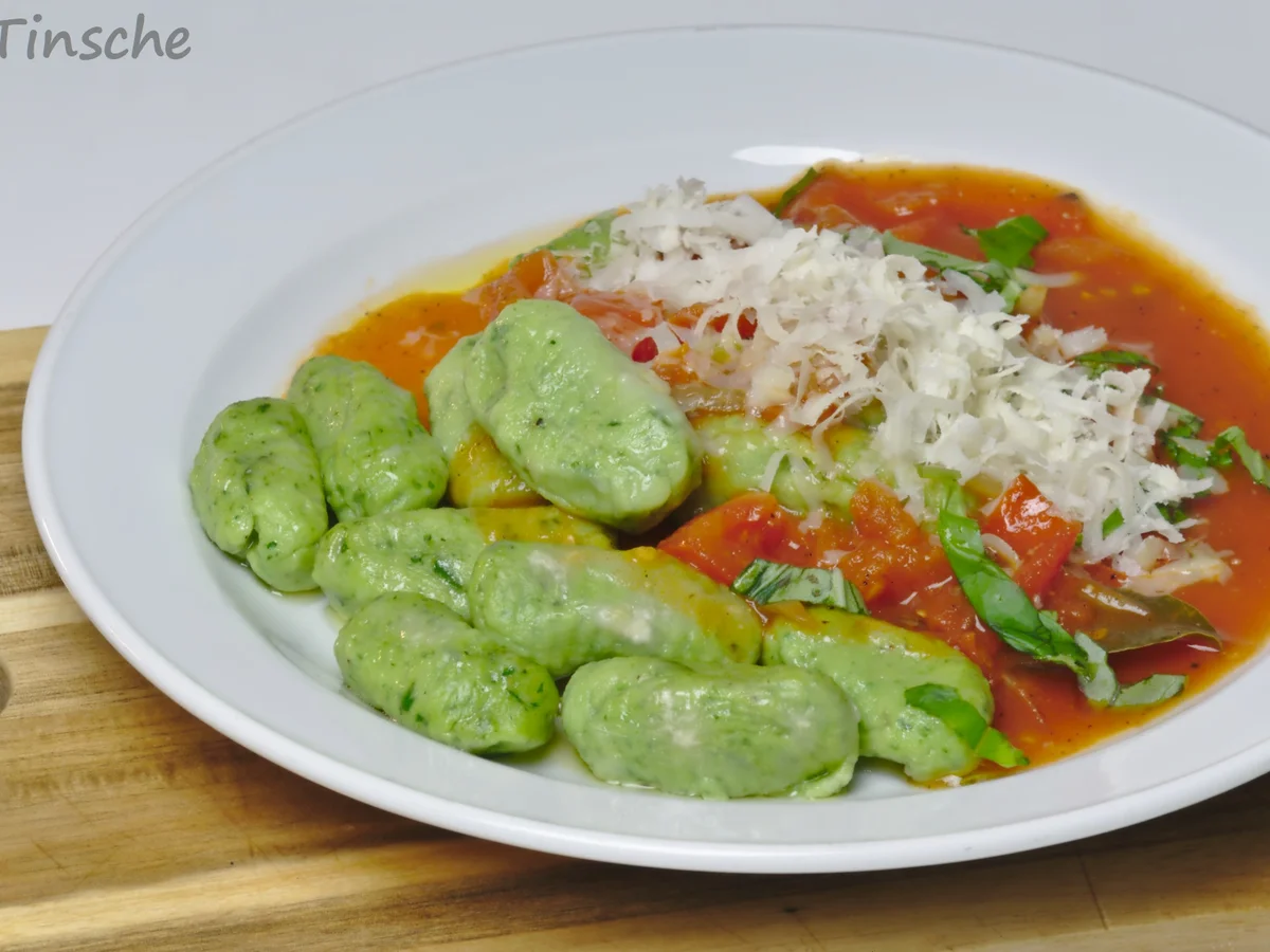 Spinat-Gnocchi mit puristischer Tomatensoße - Rezept - Bild Nr. 13809