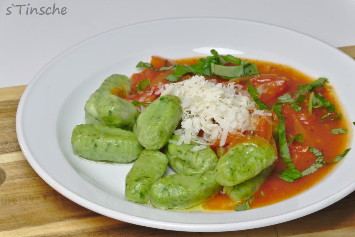Spinat-Gnocchi mit puristischer Tomatensoße - Rezept - Bild Nr. 13810