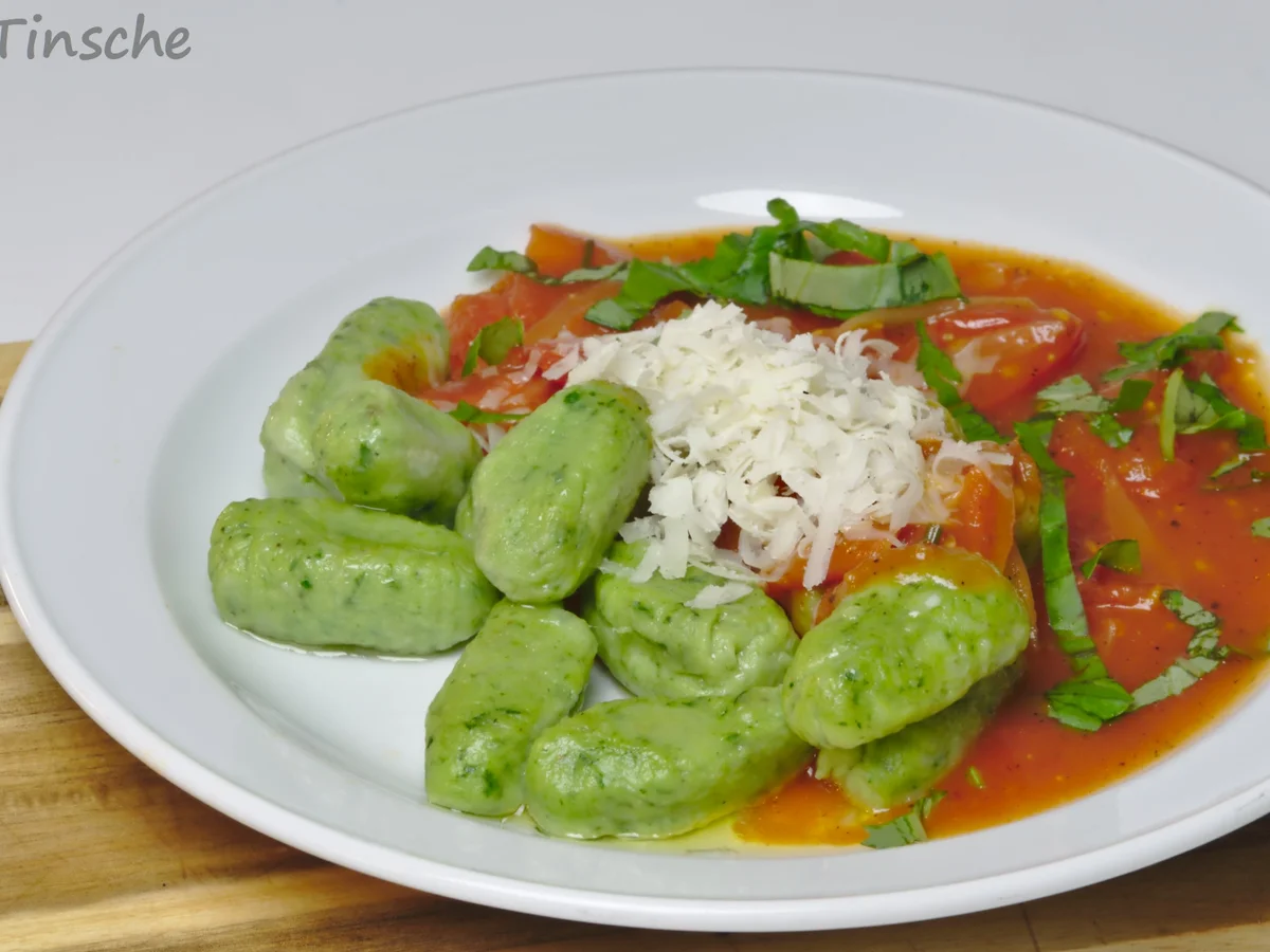 Spinat-Gnocchi mit puristischer Tomatensoße - Rezept - Bild Nr. 13810