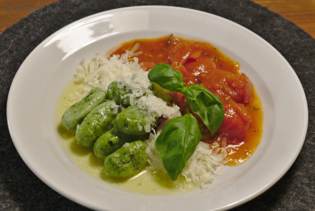 Spinat-Gnocchi mit puristischer Tomatensoße - Rezept - Bild Nr. 13811