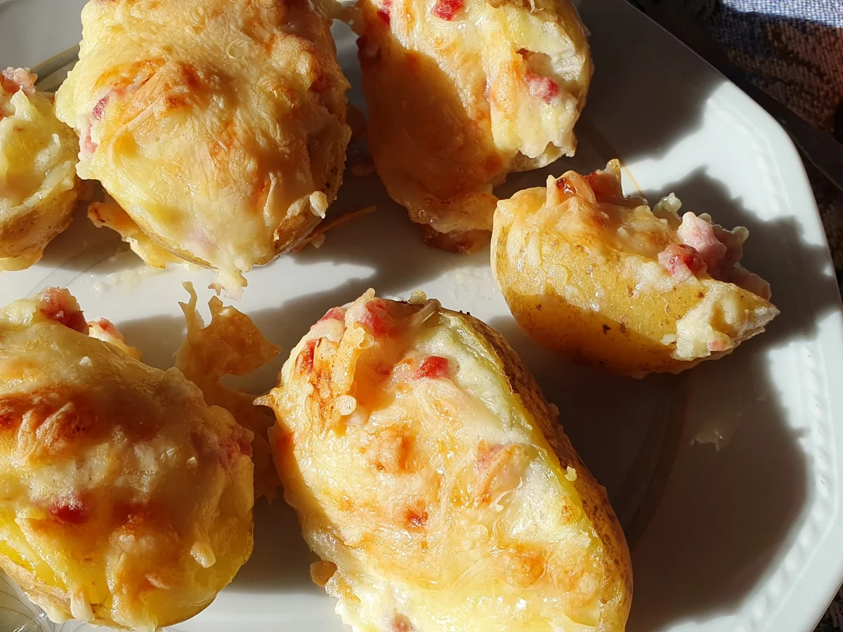 Rezept: Gefüllte Ofenkartoffeln mit Raclette Käse Bild Nr. 2 Gefüllte Ofenkartoffeln mit Raclette Käse - Rezept - Bild Nr. 2