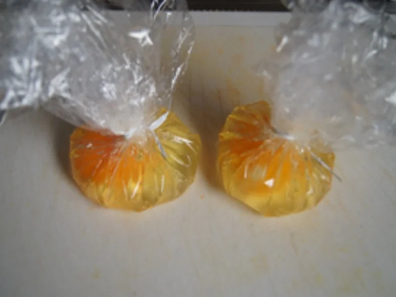 Grüner Spargel mit pikanten Jogurt, Vollkornbrot, Räucherlachs und pochierten Ei - Rezept - Bild Nr. 13809