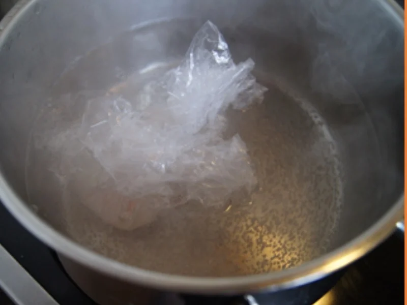 Grüner Spargel mit pikanten Jogurt, Vollkornbrot, Räucherlachs und pochierten Ei - Rezept - Bild Nr. 13810