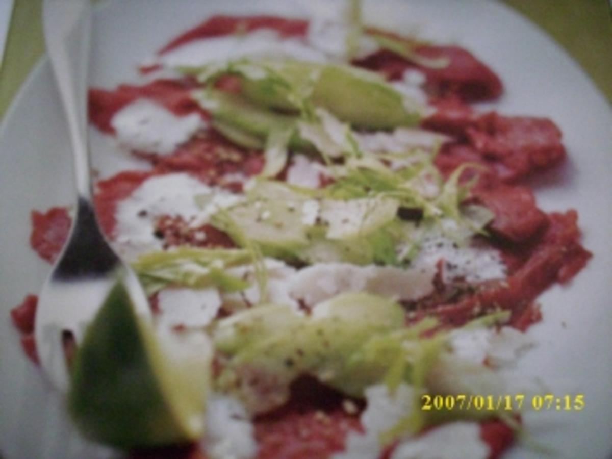 Rindercarpaccio mit Staudensellerie - schnell & einfach - 73 kcal/100g Rindercarpaccio mit Staudensellerie - schnell & einfach - 73 kcal/100g