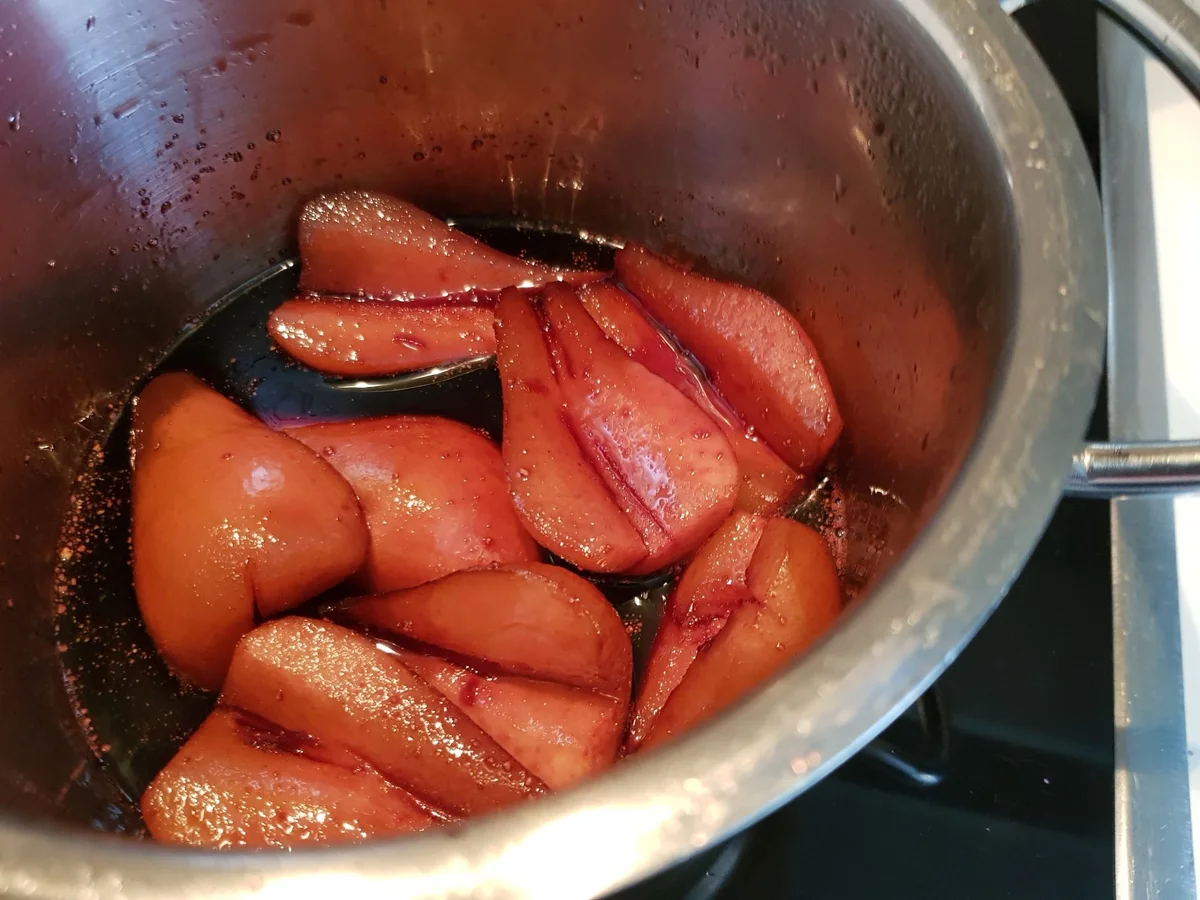 Rotwein-Kuchen mit Birnen und Walnuss-Krokant - Rezept - Bild Nr. 13808