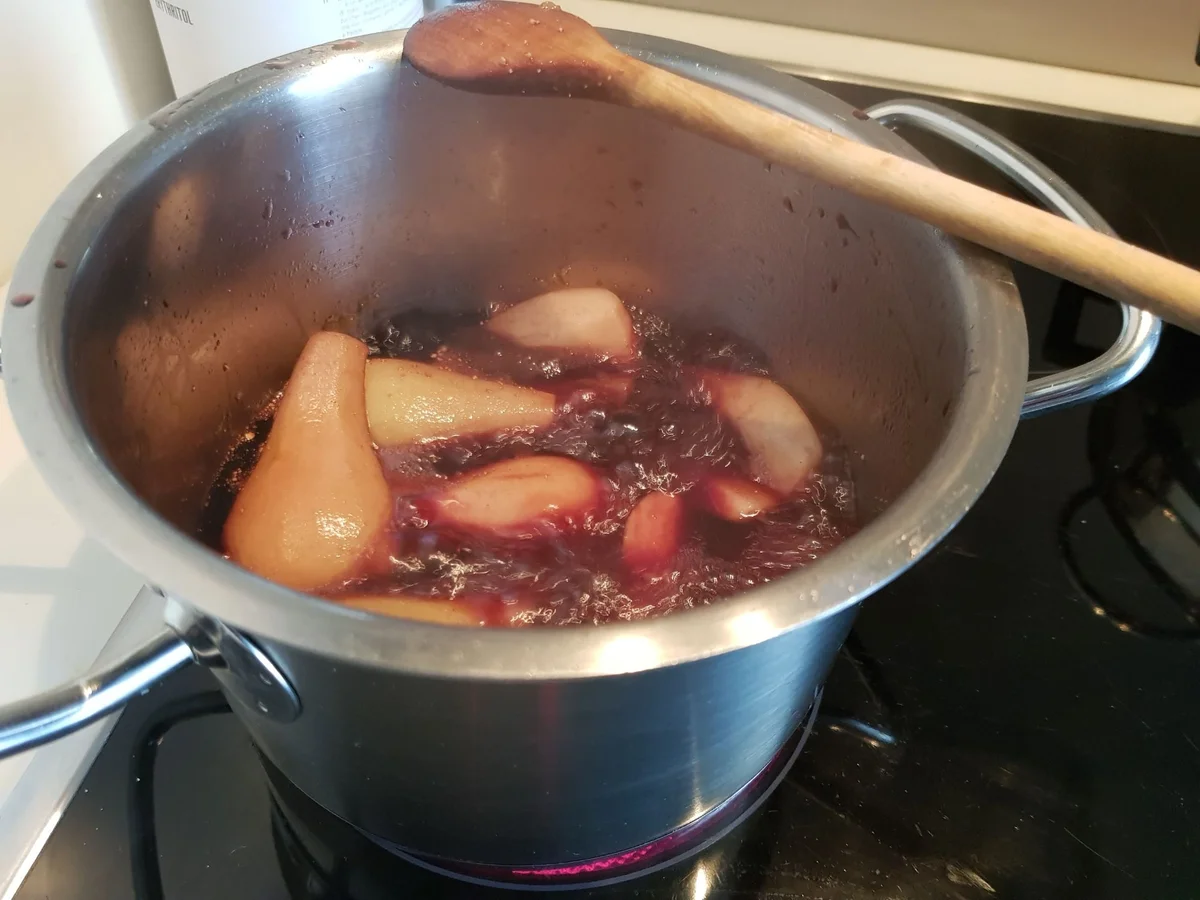 Rotwein-Kuchen mit Birnen und Walnuss-Krokant - Rezept - Bild Nr. 13809