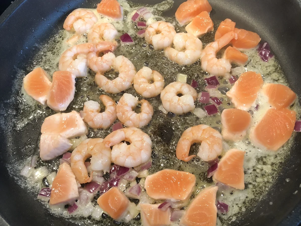 Bandnudeln mit Lachs-Sahne-Sauce - Rezept - Bild Nr. 13835