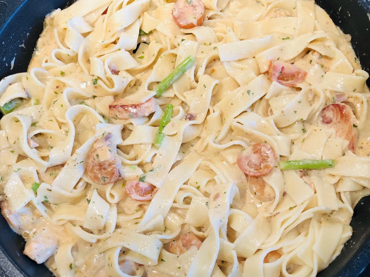 Bandnudeln mit Lachs-Sahne-Sauce - Rezept - Bild Nr. 13839