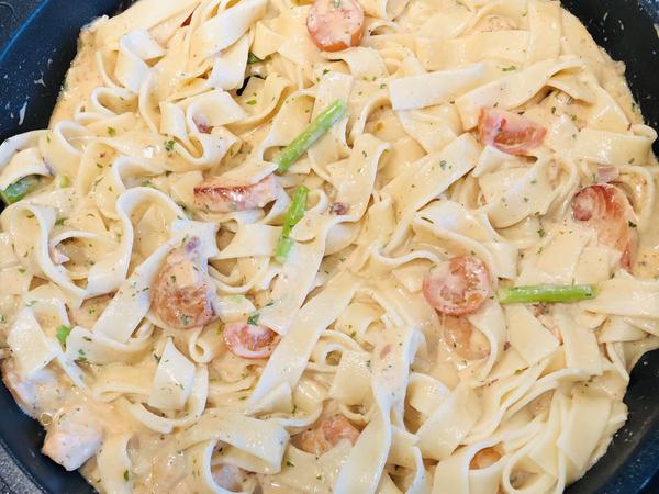 Bandnudeln mit Lachs Sahne Sauce - schnell &amp; einfach - von Brausewind