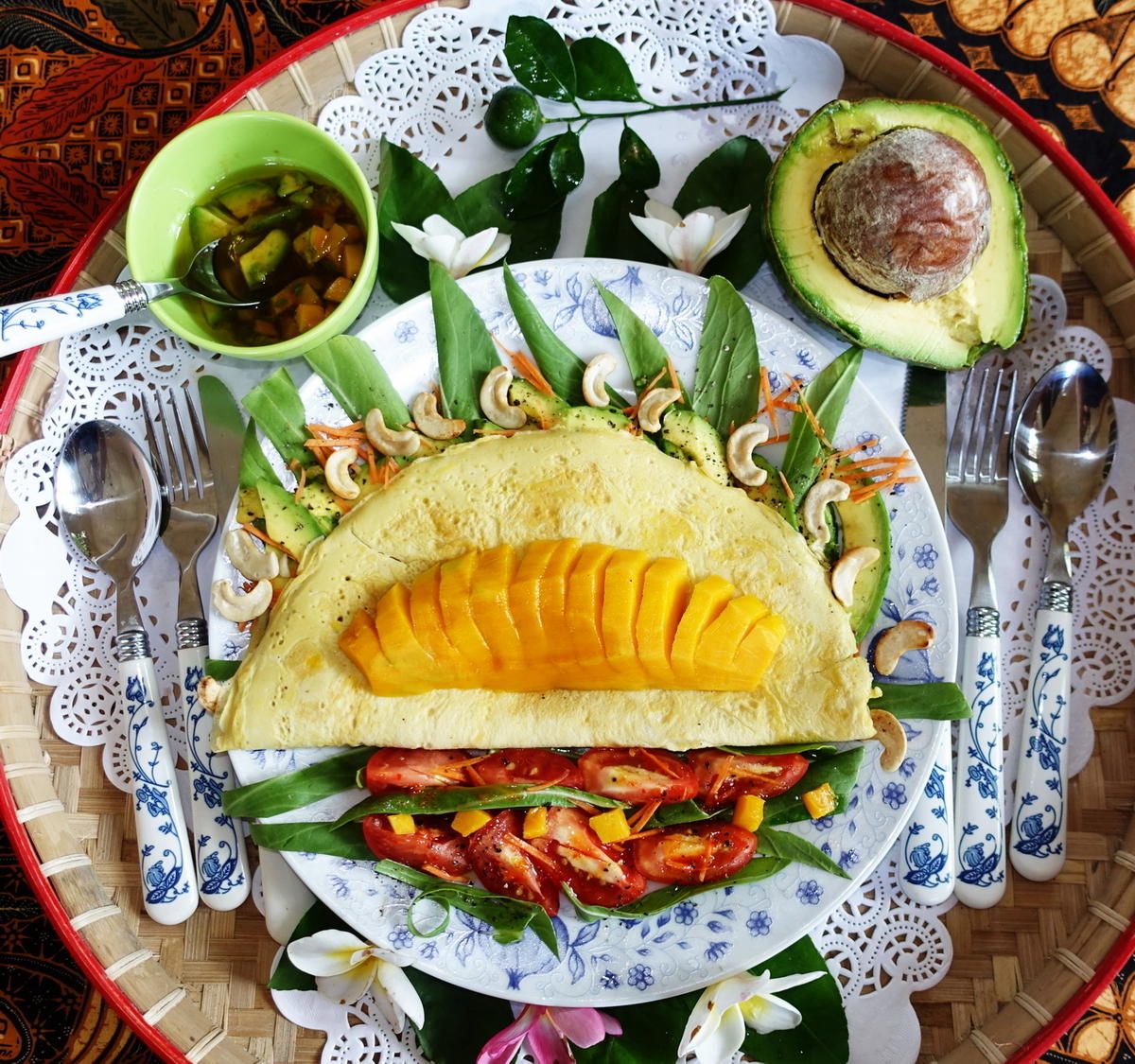 Avocadosalat mit Omelette und Mango - Rezept - Bild Nr. 2