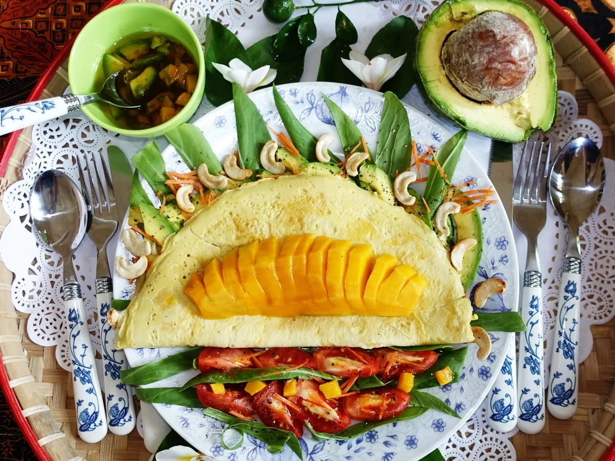 Avocadosalat mit Omelette und Mango - Rezept - Bild Nr. 2