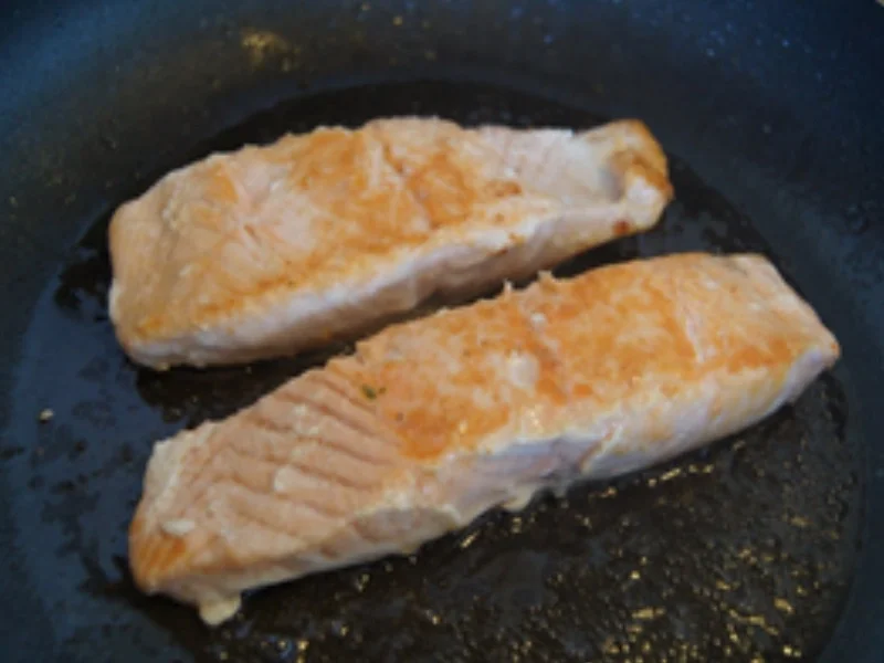 Rezept: Lachsfilet mit Buttergemüse und Drillingen Bild Nr. 13876 Lachsfilet mit Buttergemüse und Drillingen - Rezept - Bild Nr. 13876