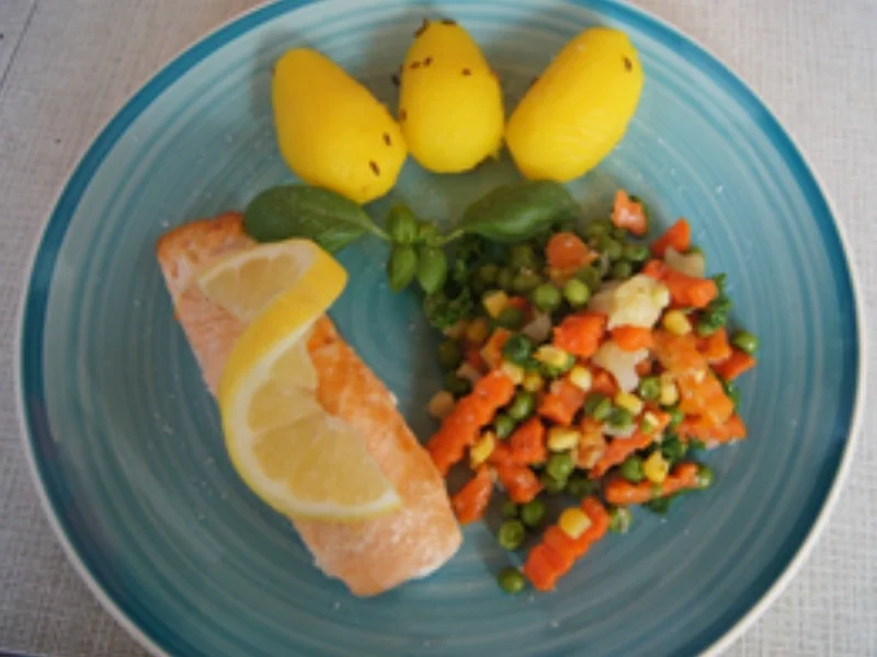Rezept: Lachsfilet mit Buttergemüse und Drillingen Bild Nr. 13884 Lachsfilet mit Buttergemüse und Drillingen - Rezept - Bild Nr. 13884