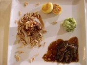 Gratiniertes Rindermedaillon in Rotweinsoße an Zucchinisoufflee - Rezept