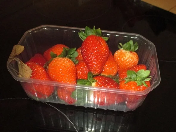 Rezept: Erdbeeren mit Schlagsahne Bild Nr. 4 Erdbeeren mit Schlagsahne - Rezept - Bild Nr. 4