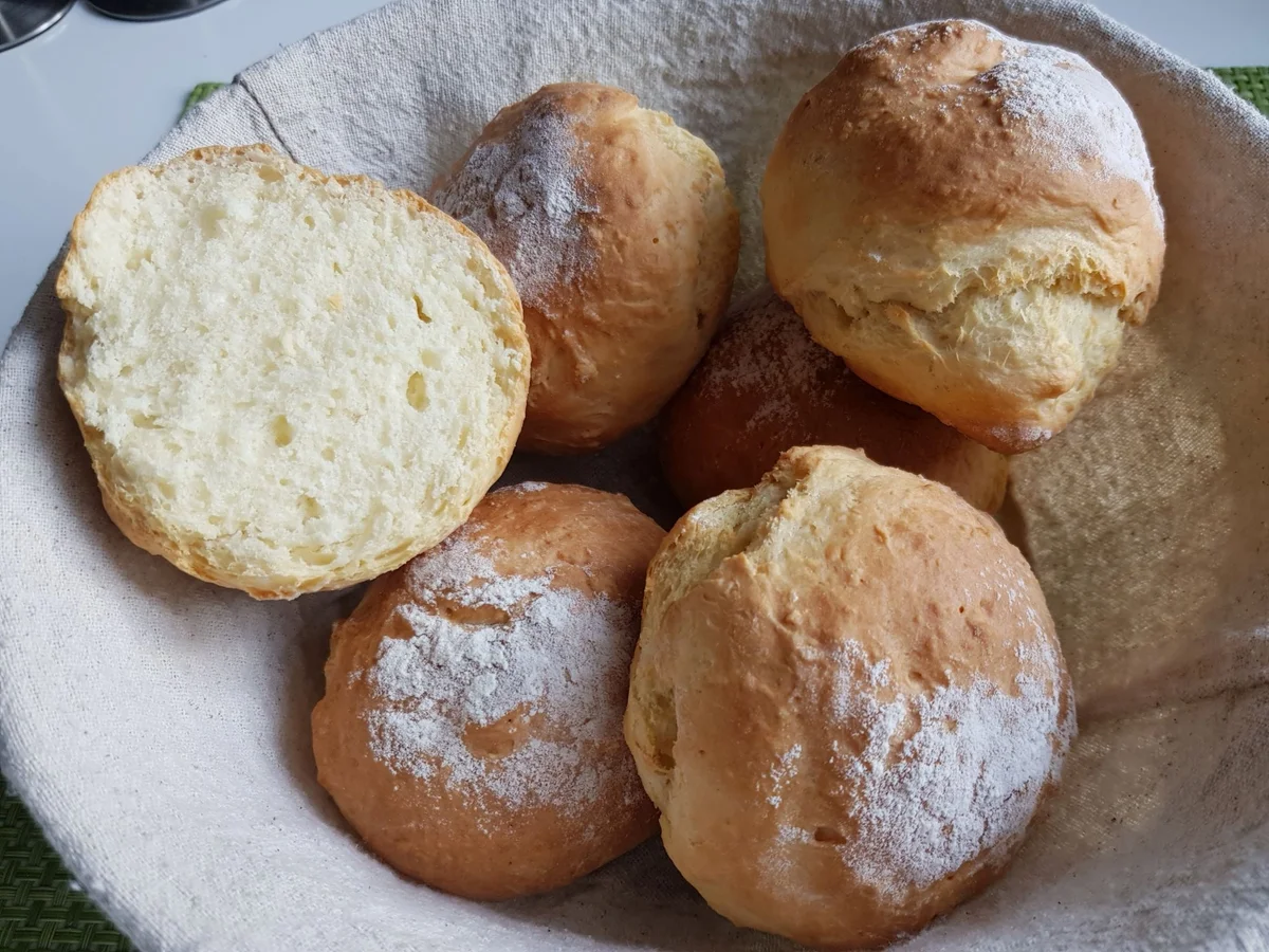 Rezept: Joghurt-Brötchen Bild Nr. 2 Joghurt-Brötchen - Rezept - Bild Nr. 2