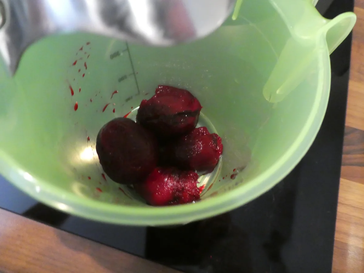 Süßkartoffel-Waffeln mit Rote-Beete-Creme und Lachs - Rezept - Bild Nr. 13887