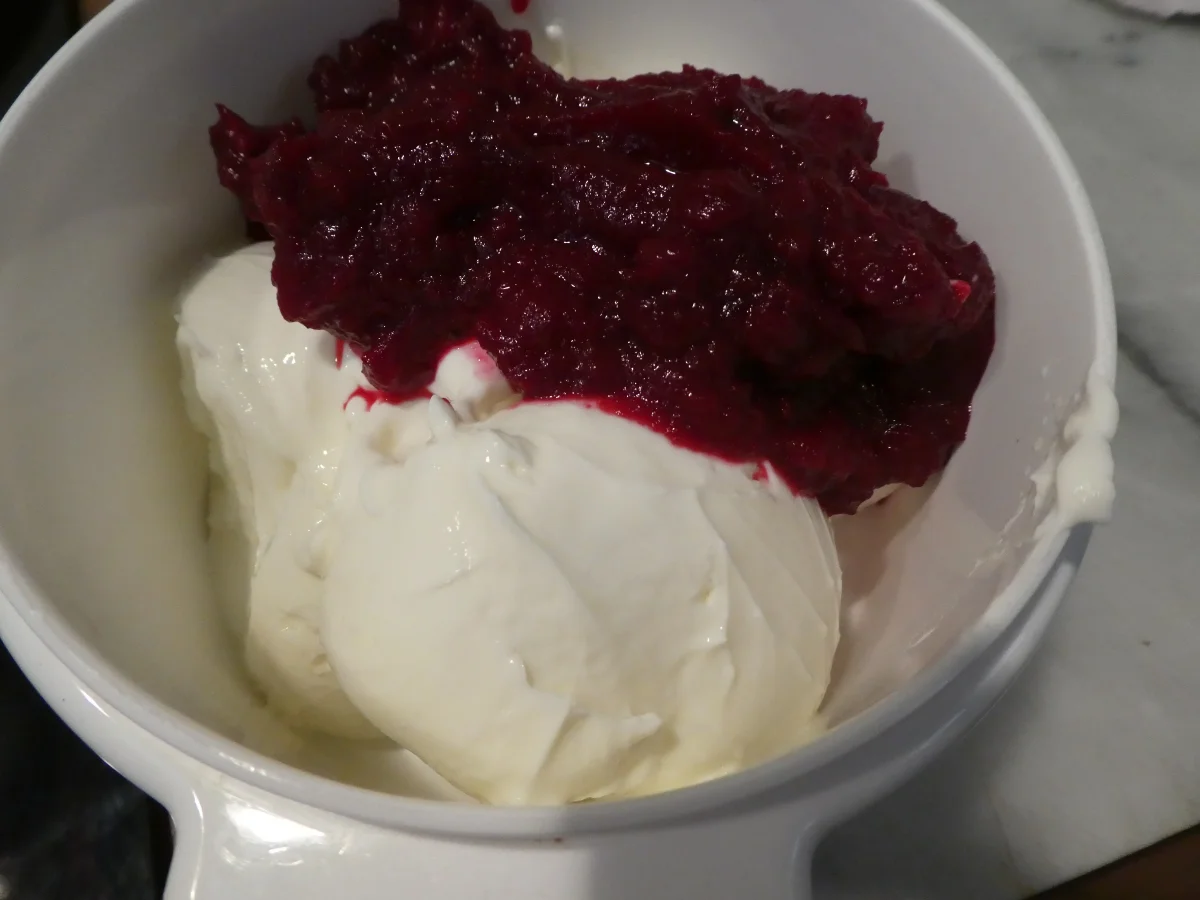 Süßkartoffel-Waffeln mit Rote-Beete-Creme und Lachs - Rezept - Bild Nr. 13889