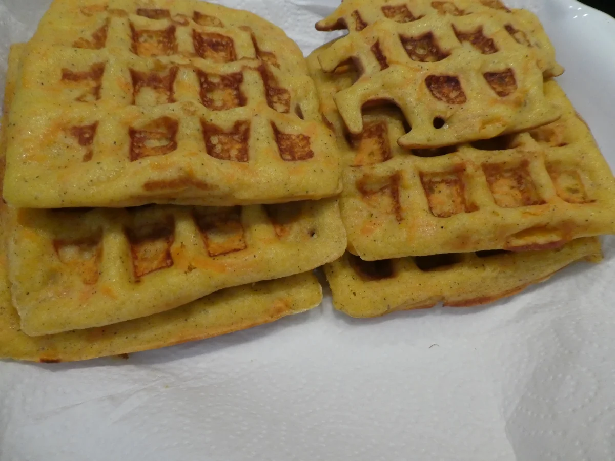 Süßkartoffel-Waffeln mit Rote-Beete-Creme und Lachs - Rezept - Bild Nr. 13899