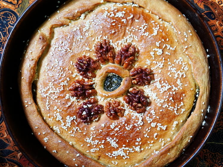 Kretische Spinatpastete mit Hefeteig