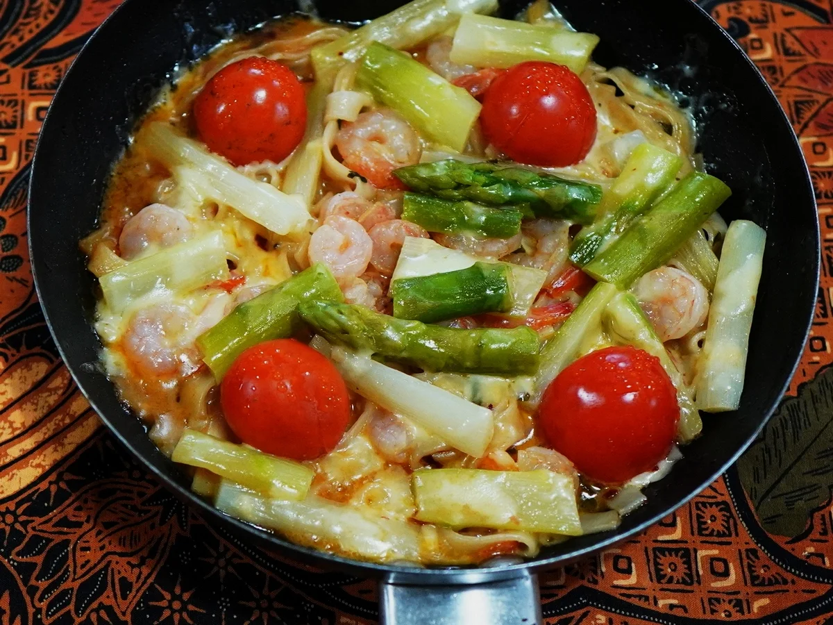 Rezept: Bandnudeln mit Shrimps und grünem Spargel Bild Nr. 13901 Bandnudeln mit Shrimps und grünem Spargel - Rezept - Bild Nr. 13901