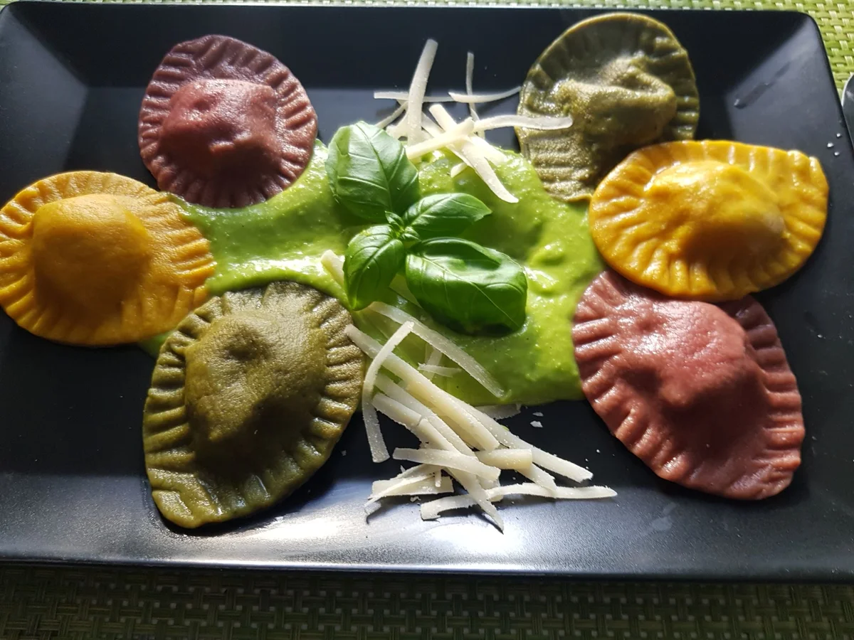 Ostereier-Ravioli auf Erbsen-Parmesan-Creme - Rezept - Bild Nr. 13901