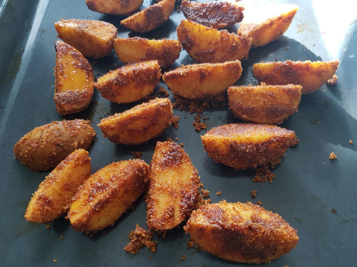 Chicken McNuggets, Coutry Potatoes und BBQ-Soße - Rezept - Bild Nr. 13905