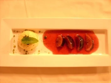 Kürbiskernöl-Krokantparfait mit Portweinfeigen - Rezept