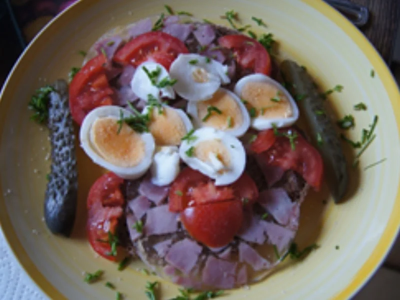 Vollkornbrot mit Schinkensülze und Ei - Rezept - Bild Nr. 13921