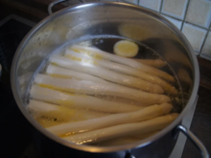 Spargel mit Sauce Hollandaise legere und Schinken im Brotteig - Rezept - Bild Nr. 8