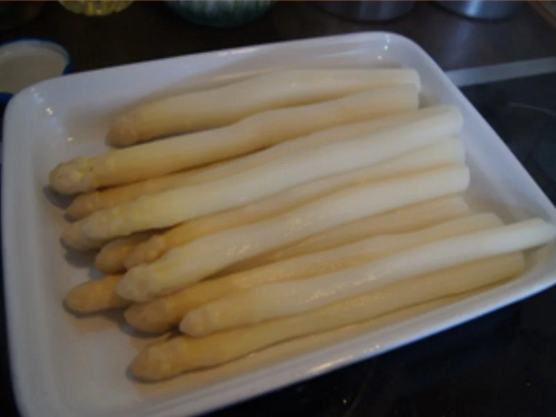Spargel mit Sauce Hollandaise legere und Schinken im Brotteig - Rezept - Bild Nr. 9