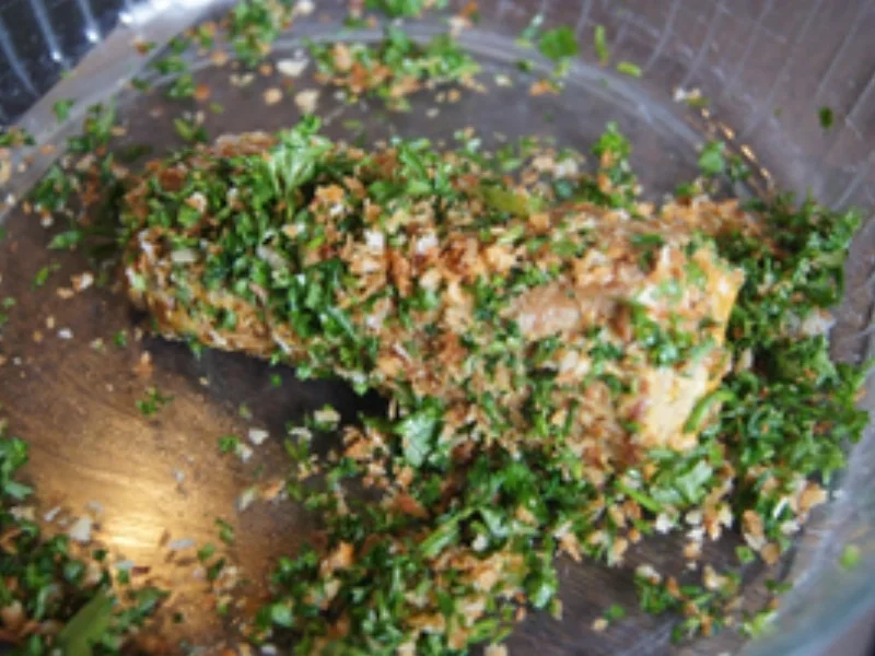 Kräuter-Schweinefilet mit grünem Spargel und Drillingen - Rezept - Bild Nr. 13913