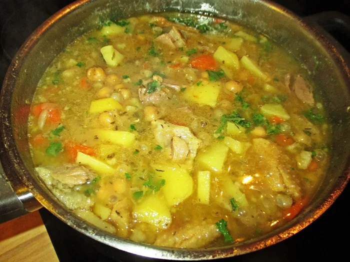 Rezept: Erbsentopf mit Lammfleisch-Resteverwertung Bild Nr. 3 Erbsentopf mit Lammfleisch-Resteverwertung - Rezept - Bild Nr. 3